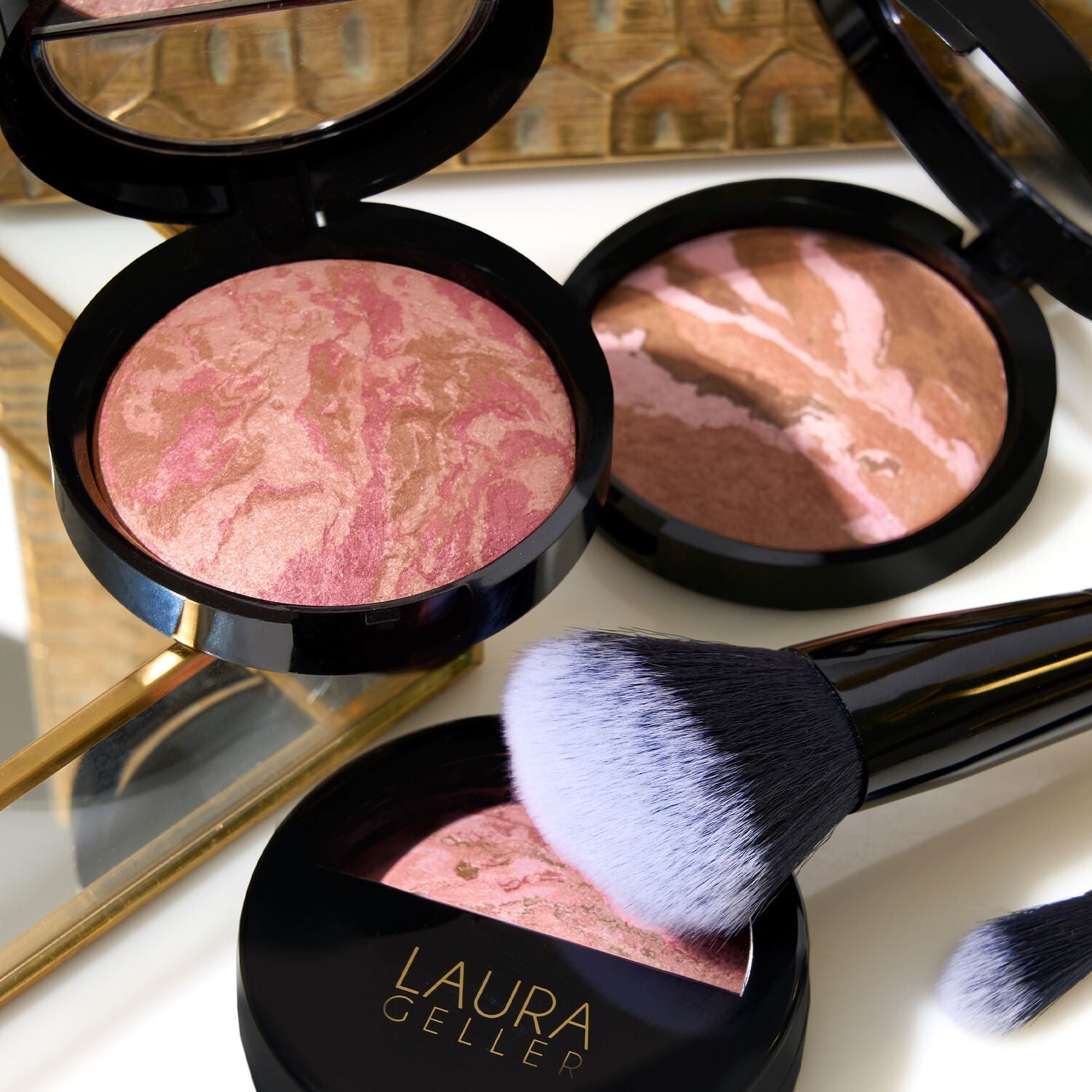 LG_BakedBlush-n-Bronze_LifestylewithBrush1-ECommerce_JPG_5544969f-6f10-489e-b127-2597634d2ff0