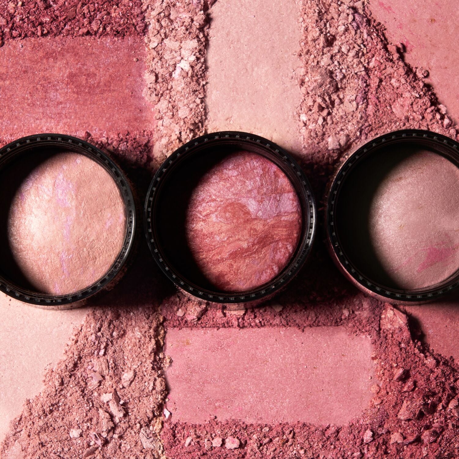 LG_BakedToGo_Blush-n-Brighten_Lifestyle2-ECommerce_JPG