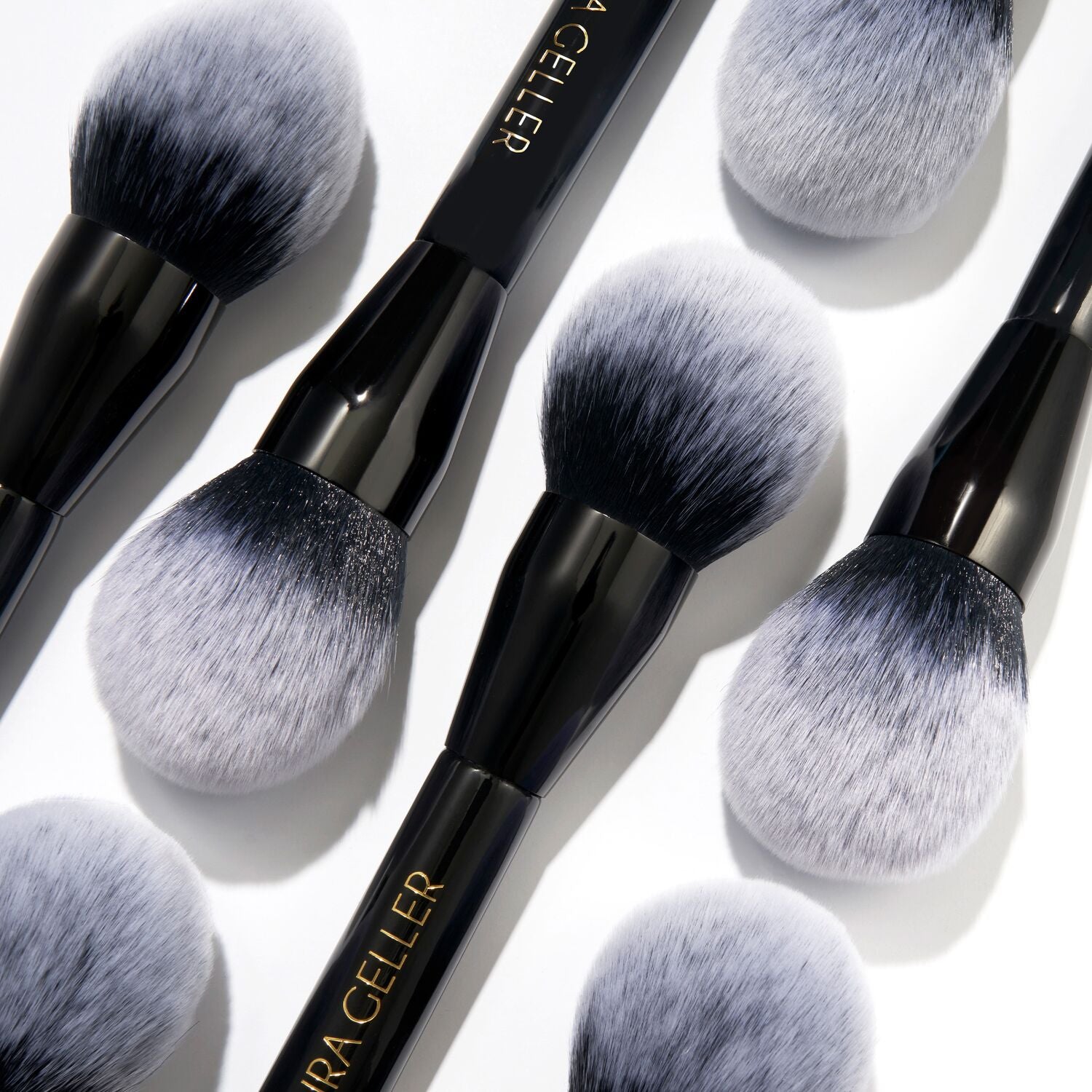 LG_BronzerBrush_Lifestyle1-ECommerce_JPG