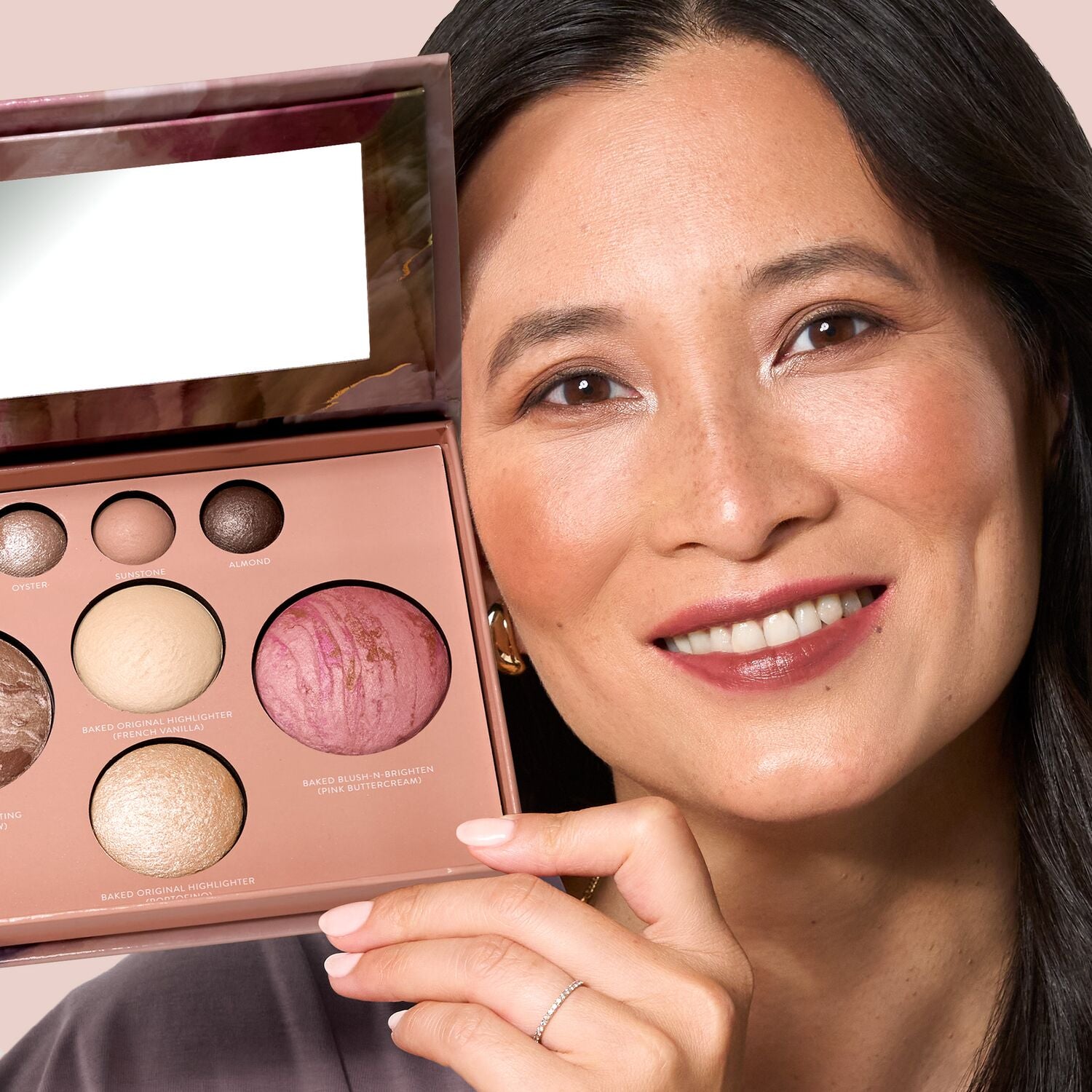 LG_Holiday2022_BestoftheBestMauve_Model1-ECommerce_JPG