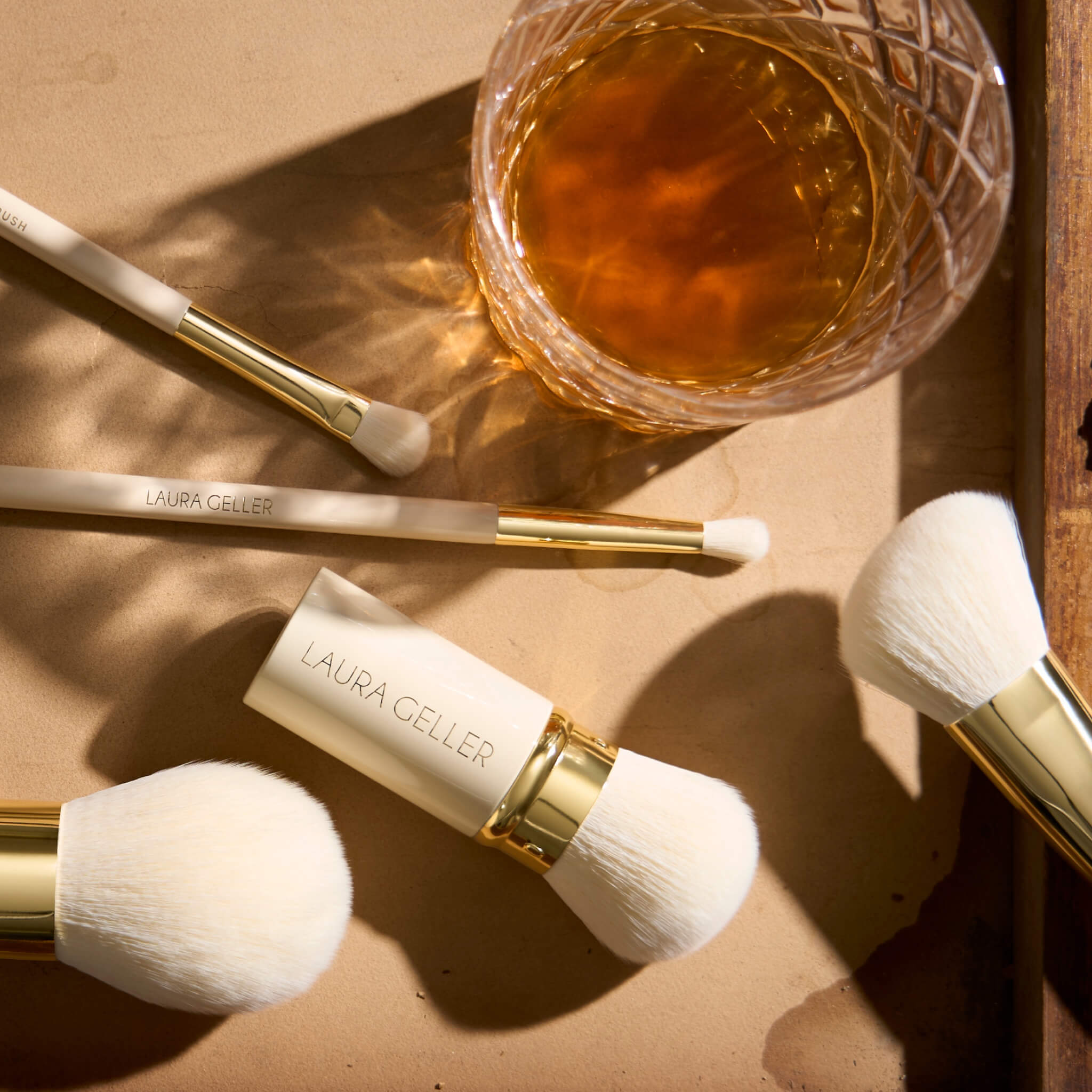 LG_Holiday_2024_5PC_Full_Face_Brush_Set_Lifestyle_3