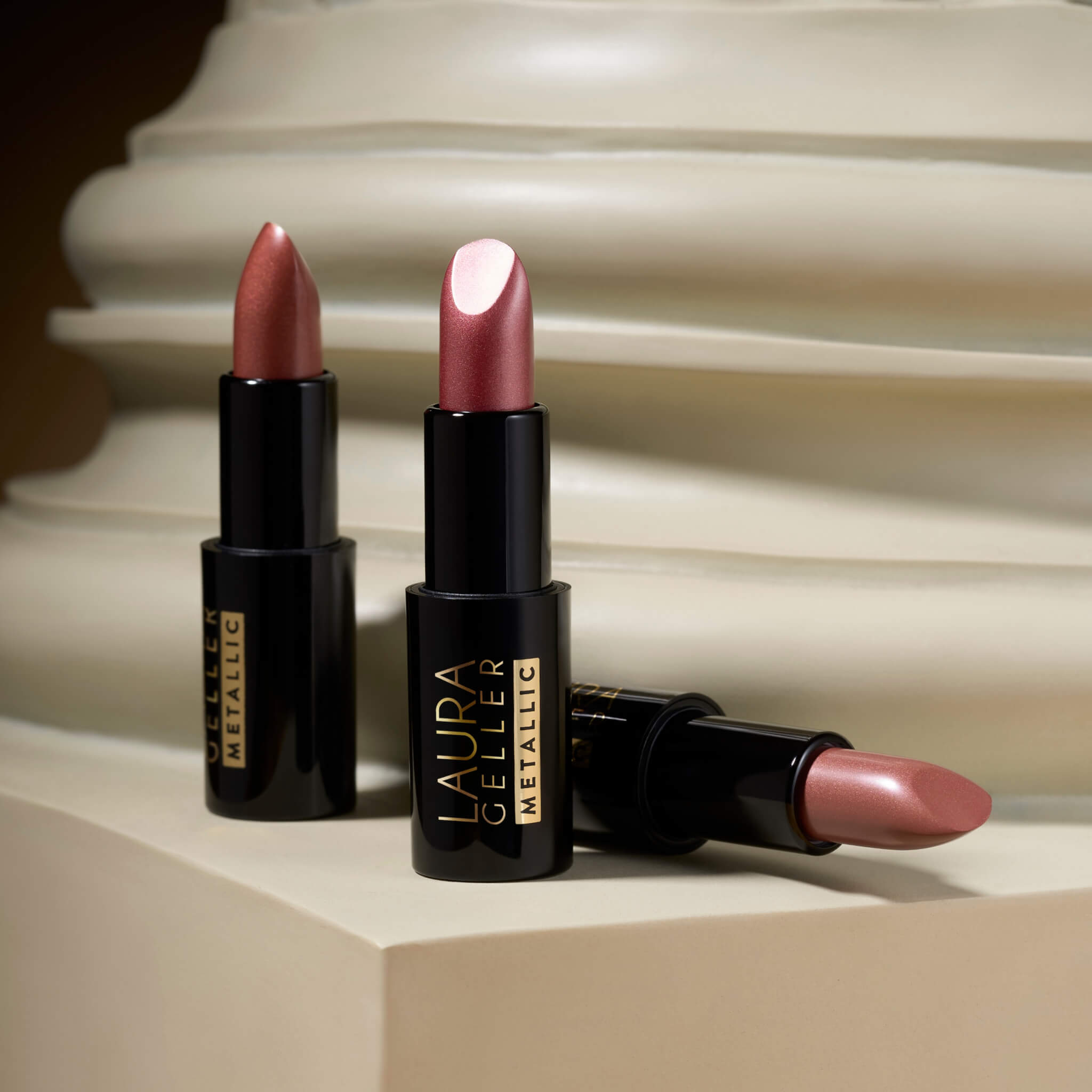 LG_Holiday_24_Modern_Classic_Metallic_Lipstick_PDP_Lifestyle_1