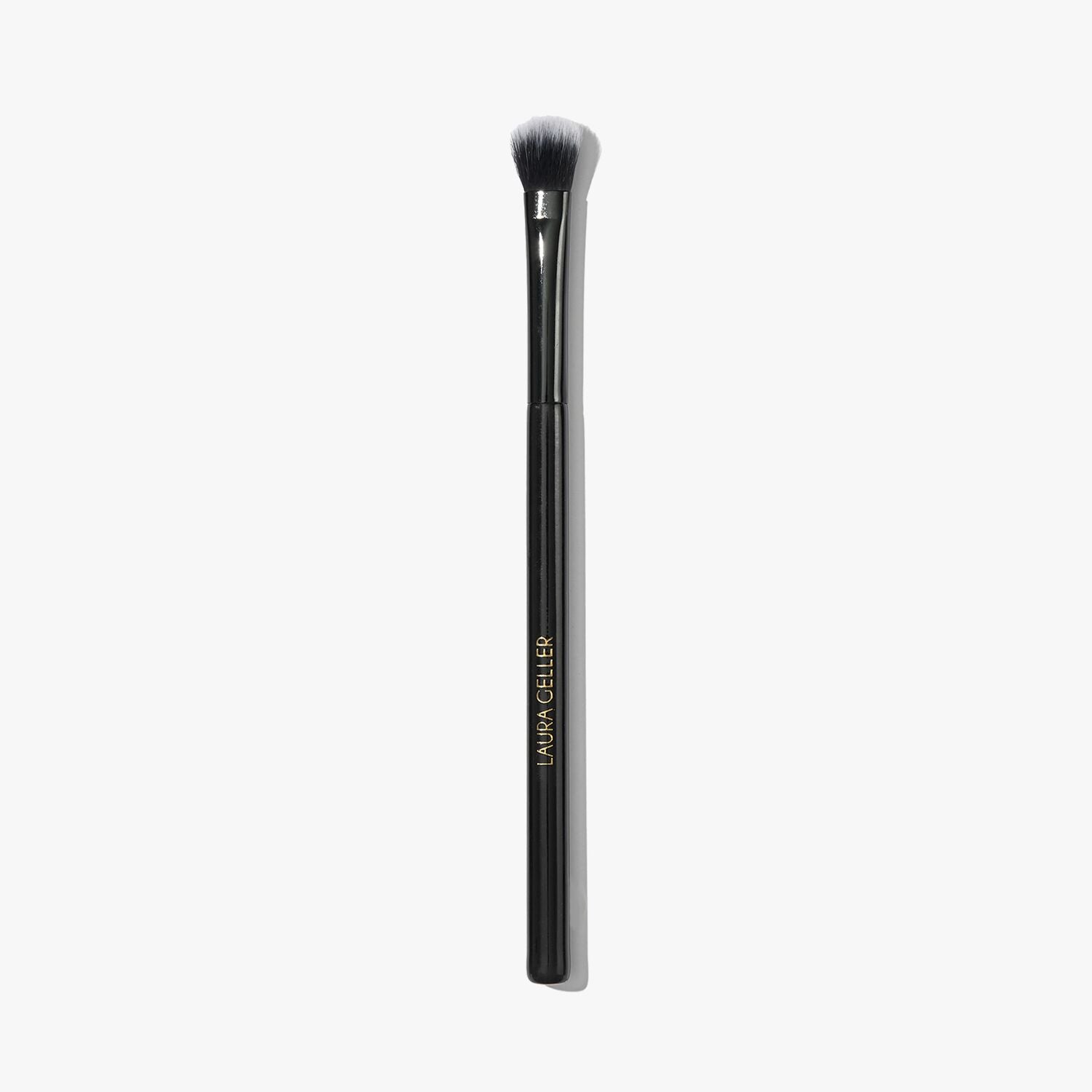 LauraGeller_AlloverEyeshadowBrush_Soldier_Ecom-ECommerce_JPG_b7ca40b2-9e25-4183-b413-8eca1b8481c5