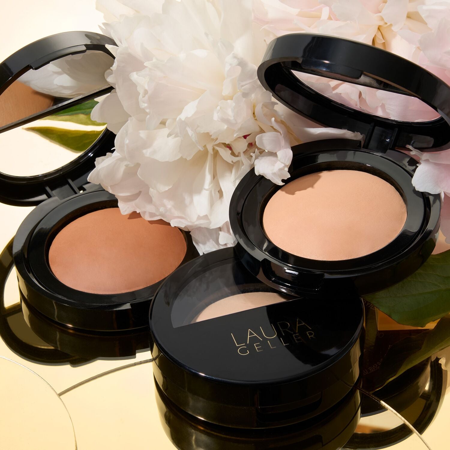 LauraGeller_BakedBlurringSettingPowder_Lifestyle-ECommerce_JPG_1