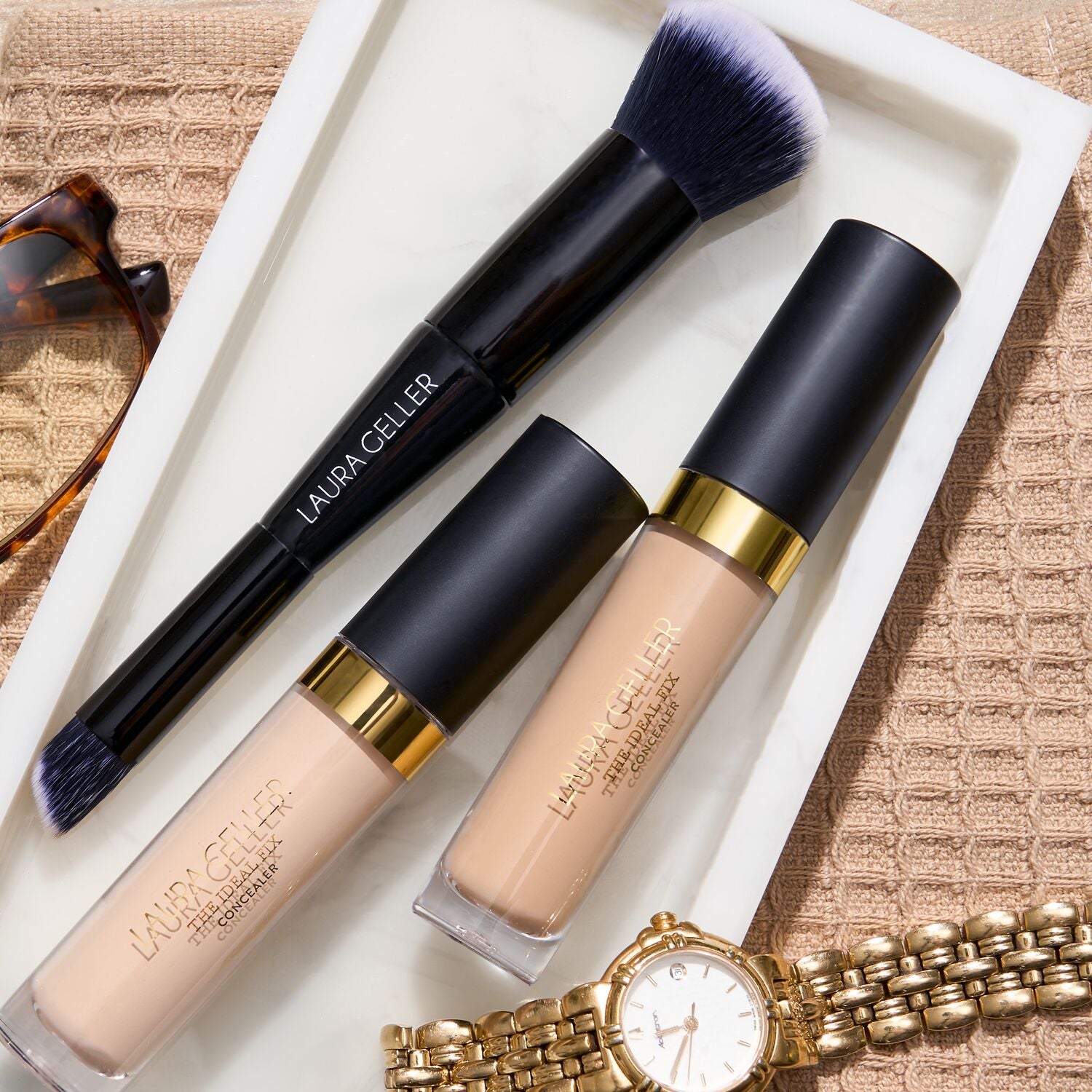 LauraGeller_Dual-EndedFoundation_ConcealerBrush_Lifestyle_-ECommerce_JPG