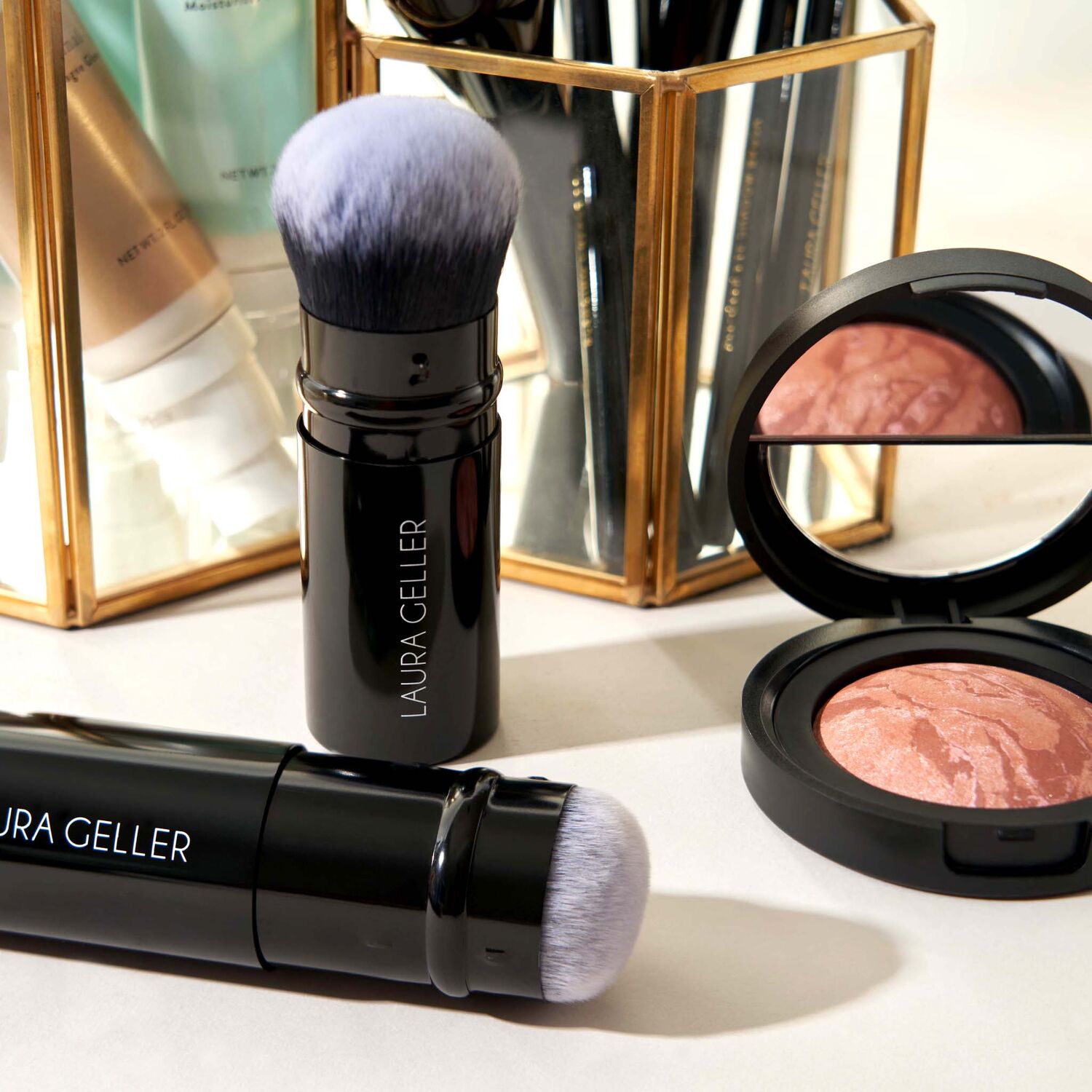 LauraGeller_RetractableAirbrushKabukiBrush_Lifestyle8-ECommerce_JPG