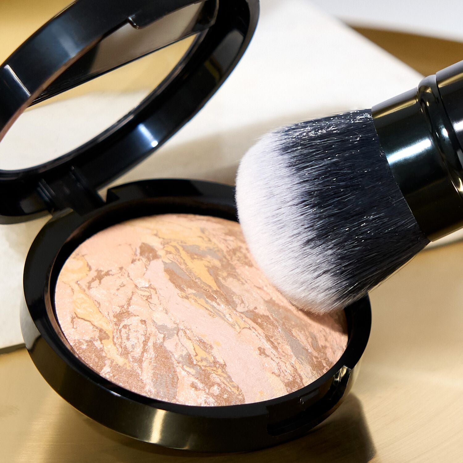 LauraGeller_TheFoundationalsKit-NaturalFinish_Lifestyle2-ECommerce_JPG